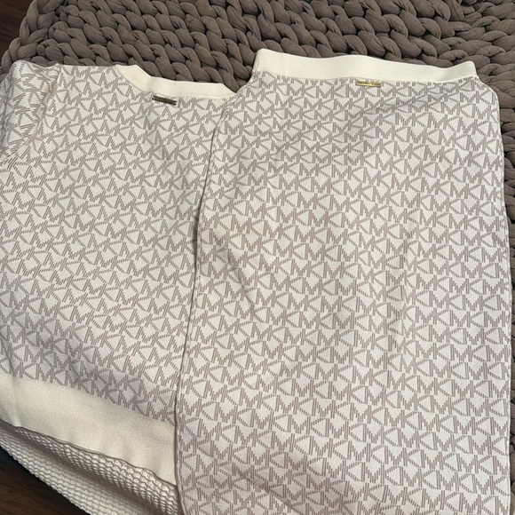 Michael Kors Logo Jacquard Short-Sleeve Sweater and Skirt set - Picture 6 of 6
